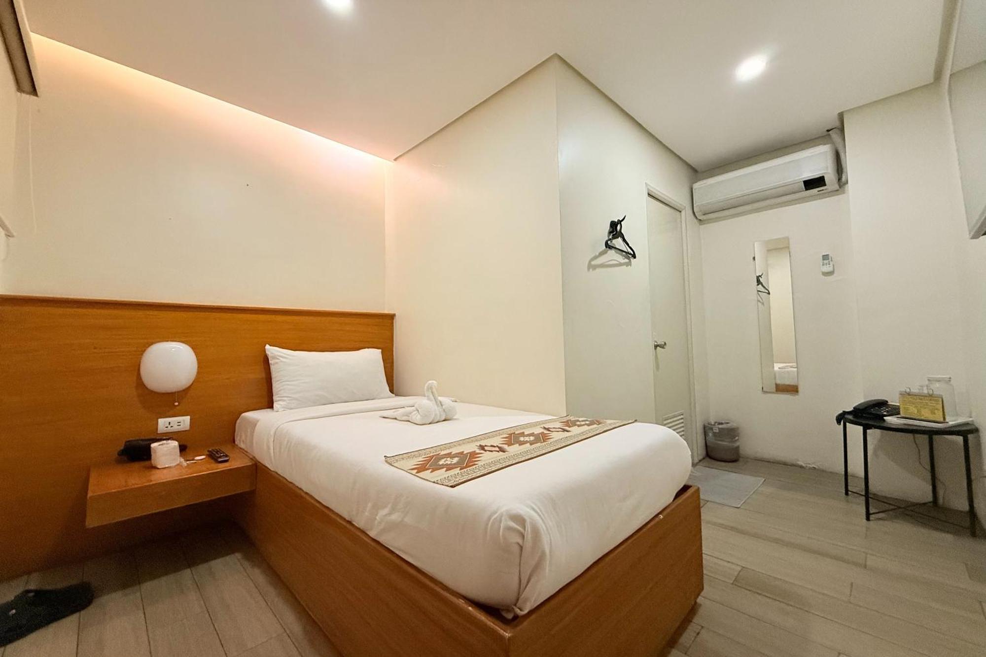 Single Room with Bathroom,1733251266:JPEG
