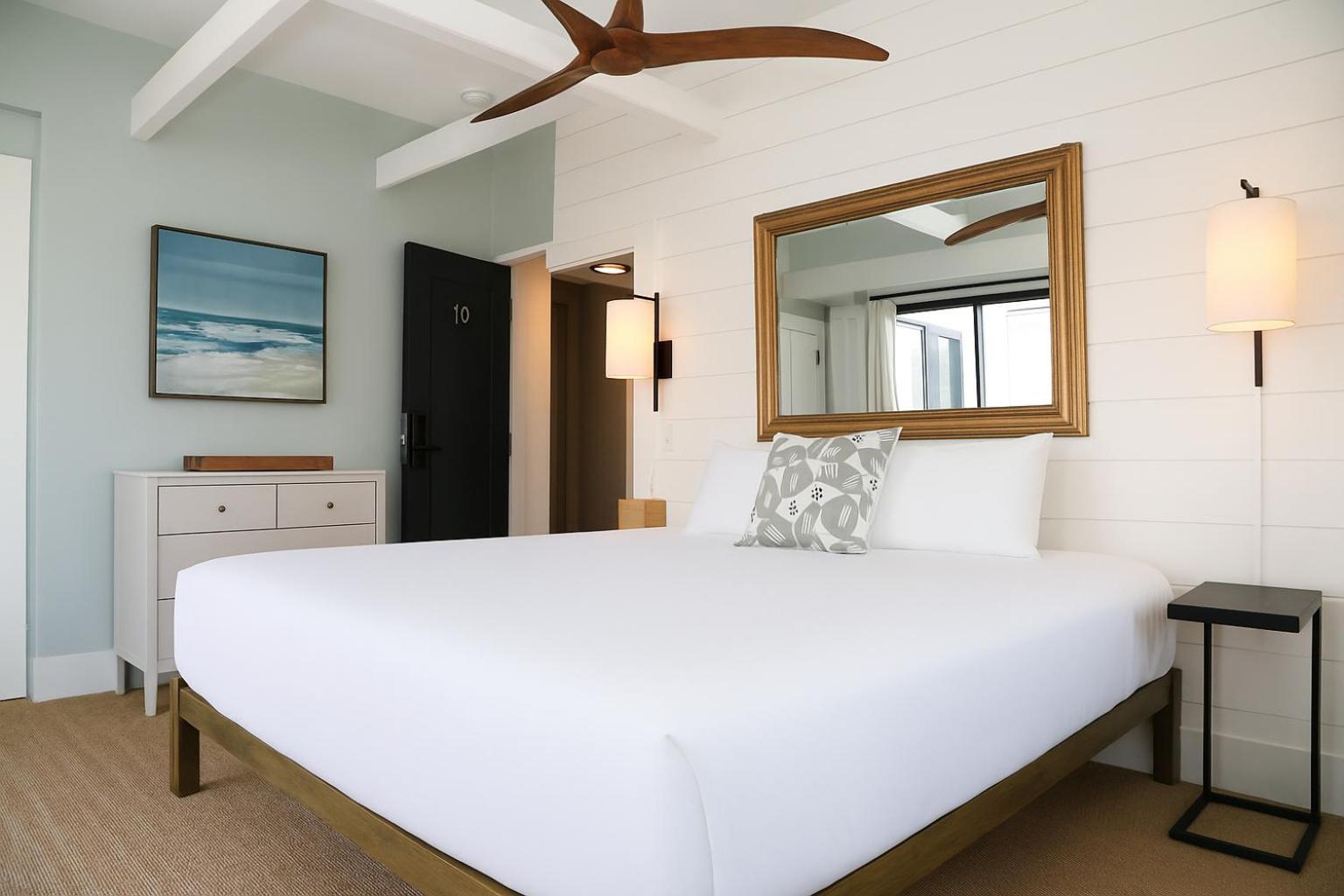 Deluxe King Room with Balcony,1739426090:JPEG