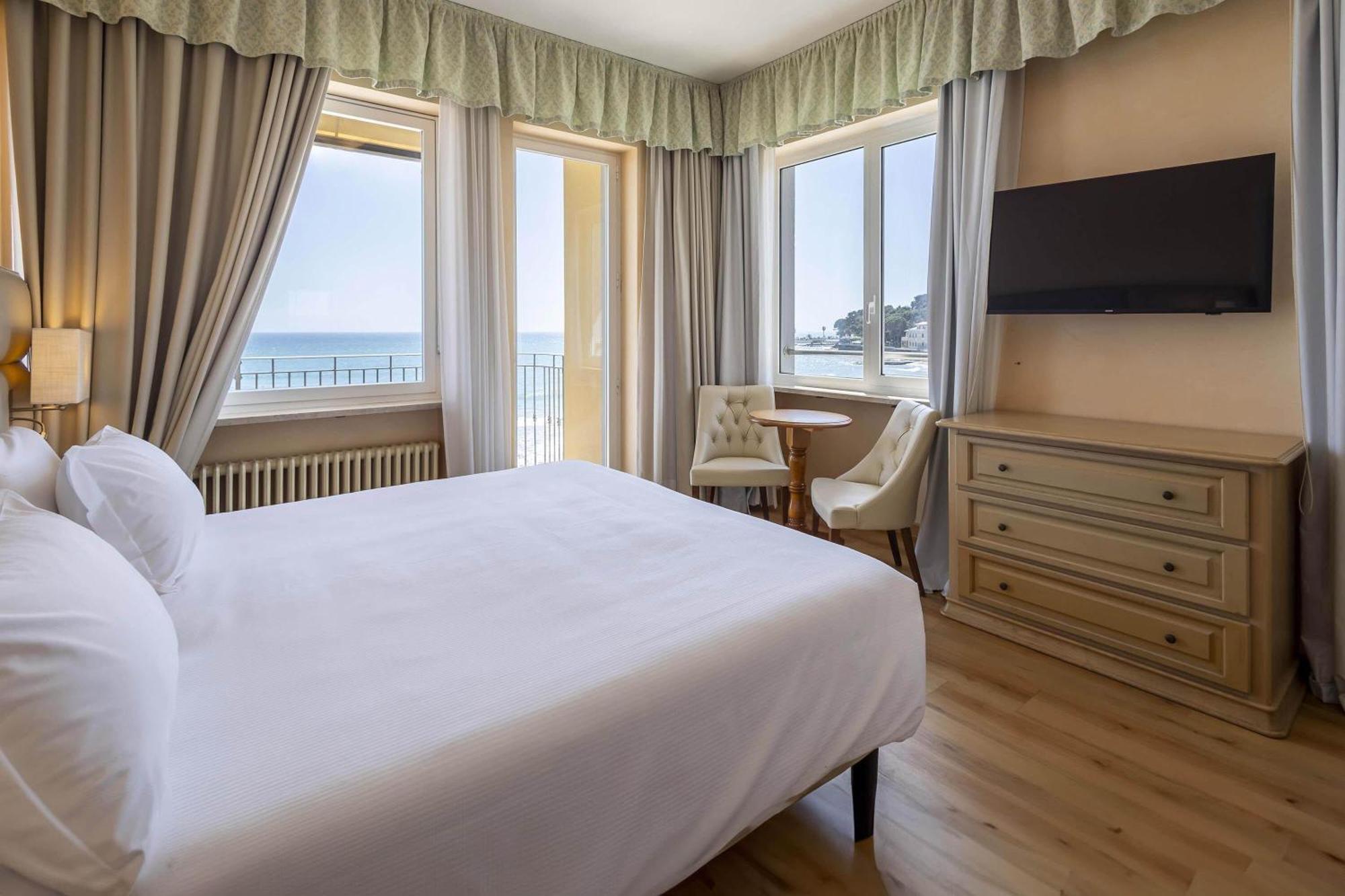 Junior Suite Terrace Side Sea View