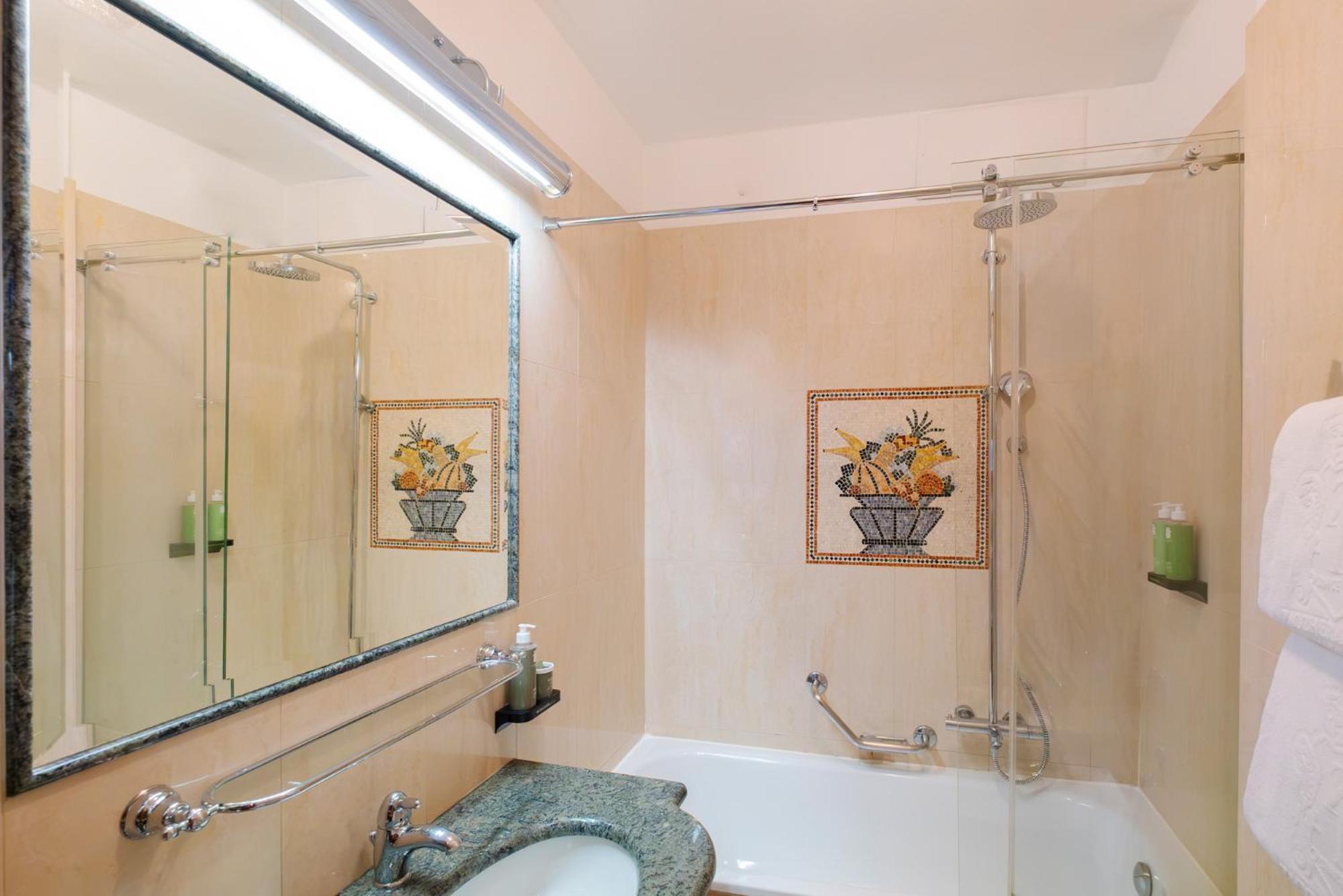 Classic Double Room lake or side pool view