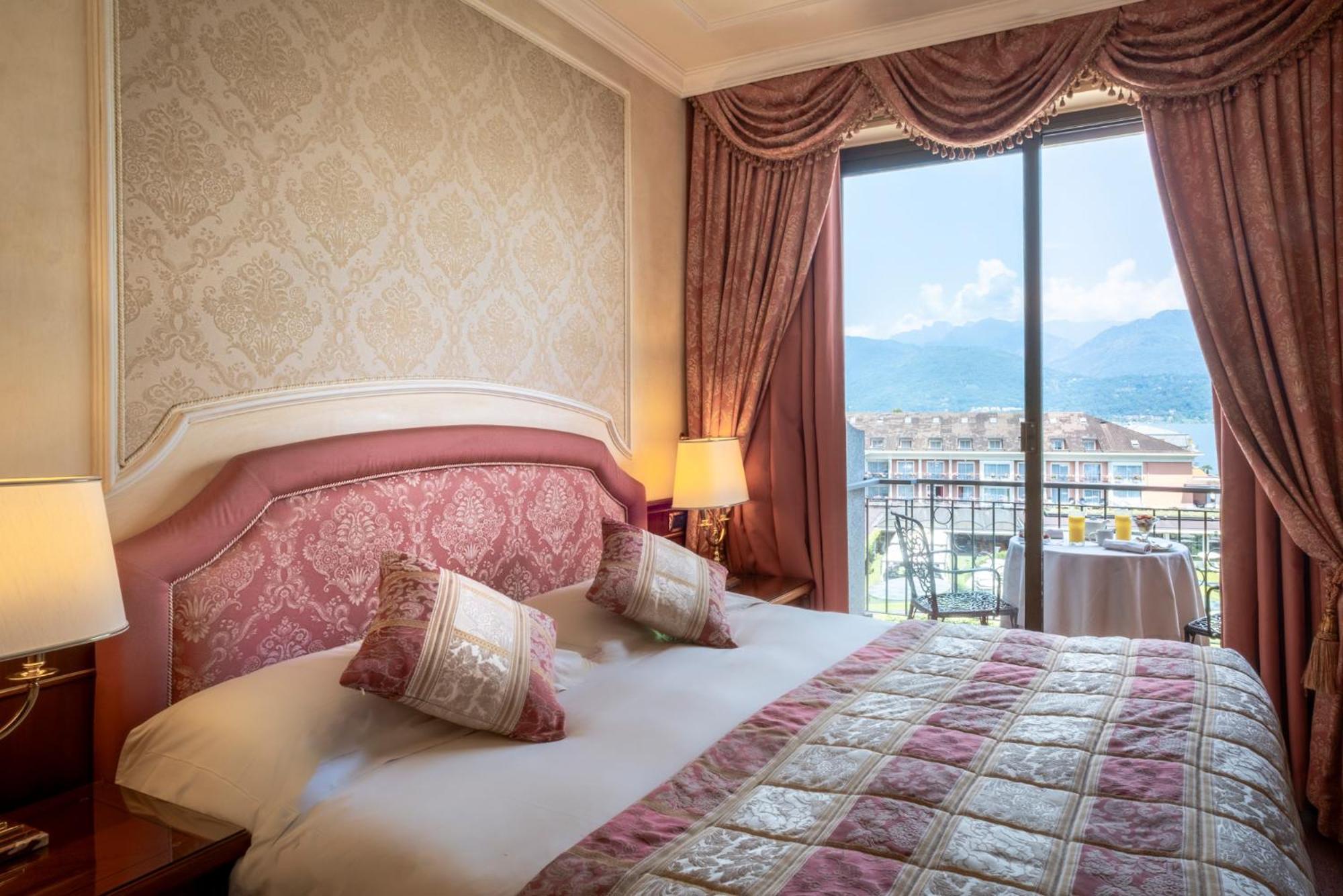 Classic Double Room lake or side pool view