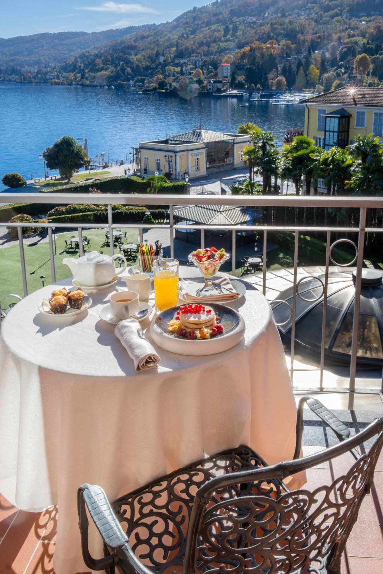 Classic Double Room lake or side pool view