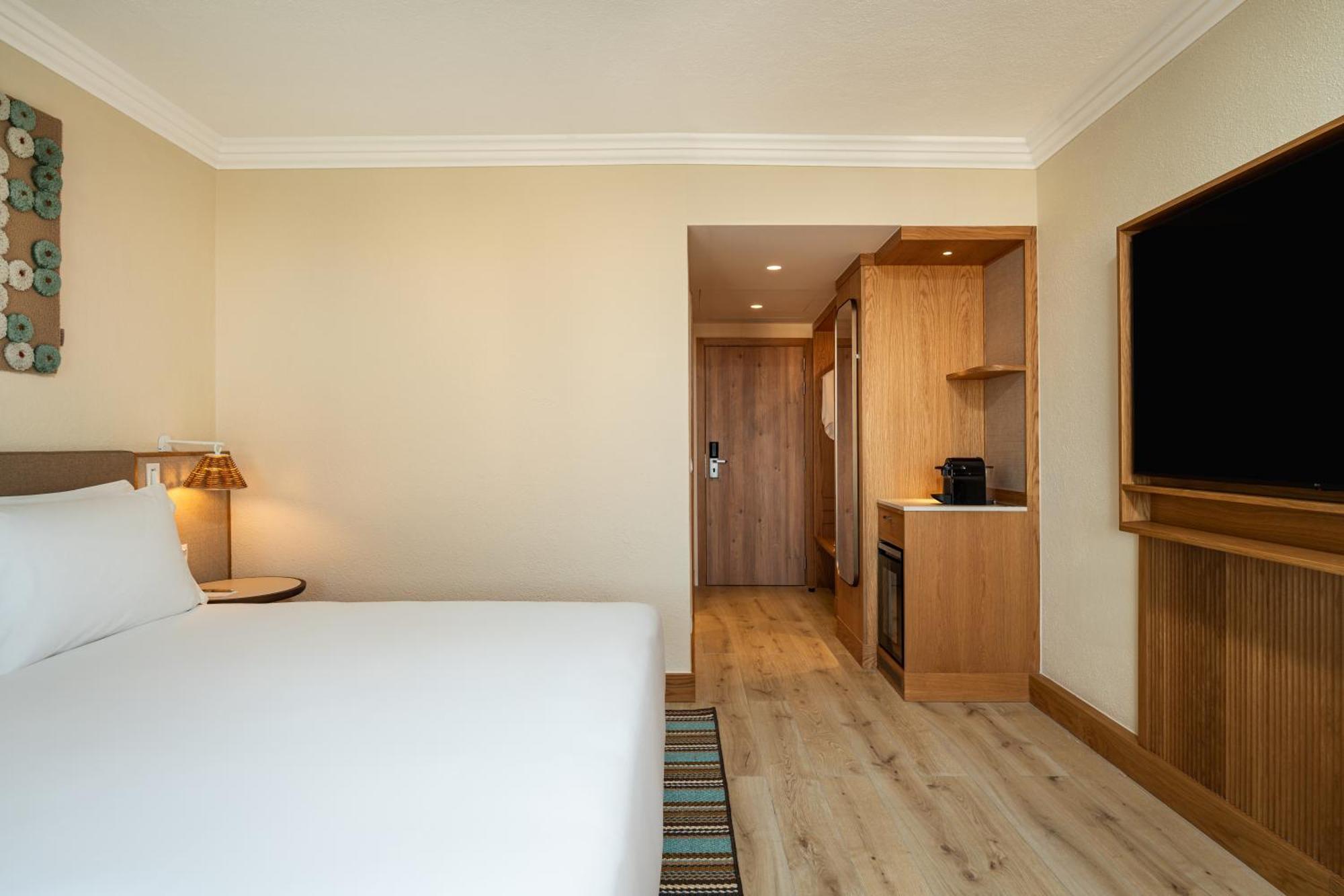 King Room with Sofa Bed,1746828261:JPEG