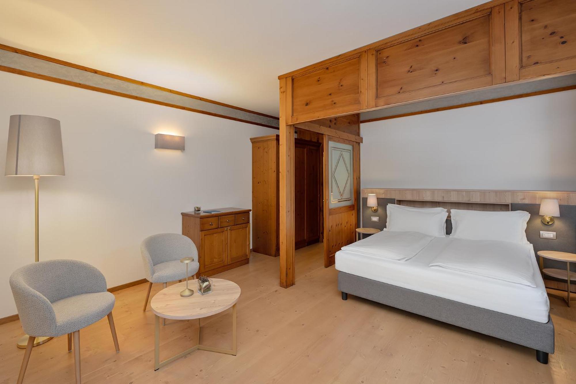 Superior Double or Twin Room Lake View