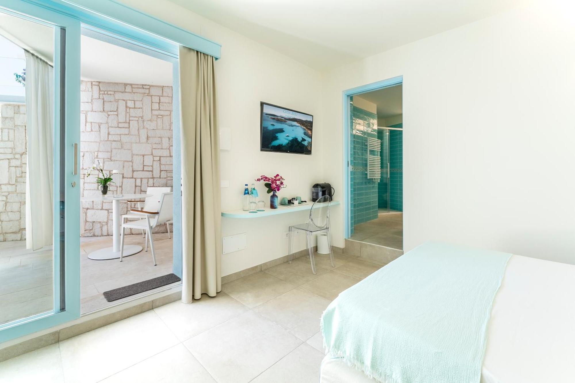 Deluxe Double or Twin Room Pool View