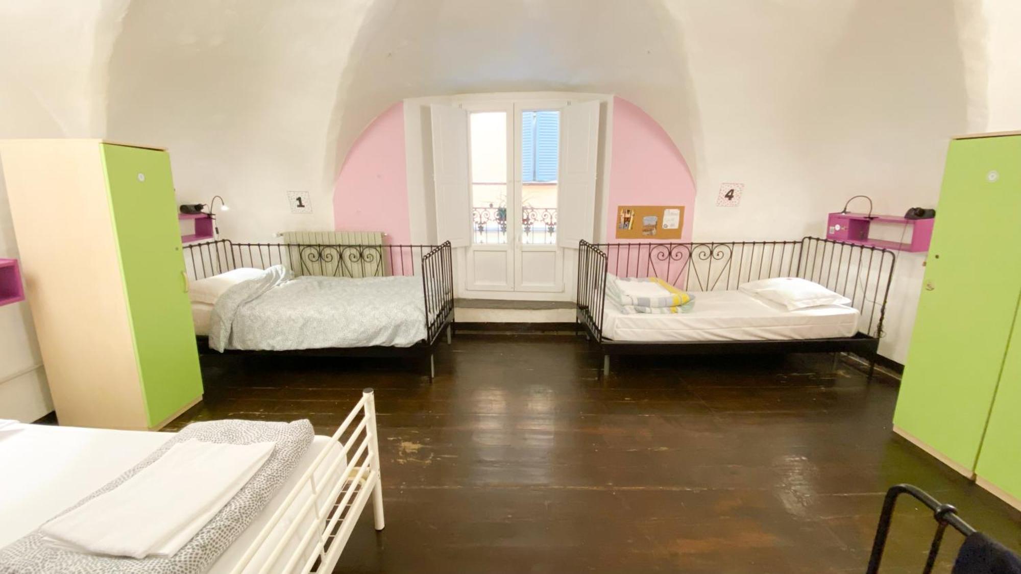 Single Bed 4-Bed Mixed Dormitory Room