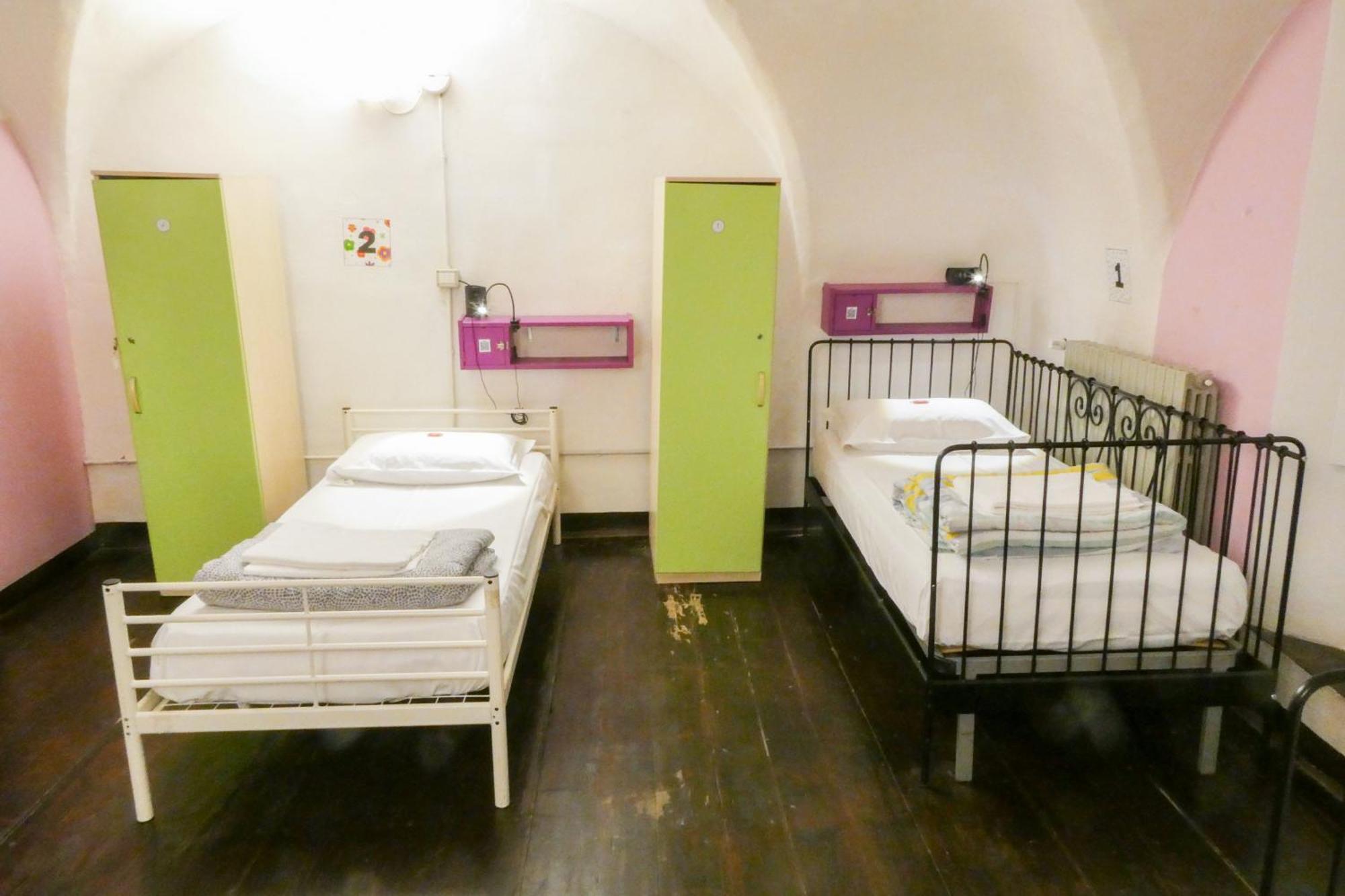 Single Bed 4-Bed Mixed Dormitory Room
