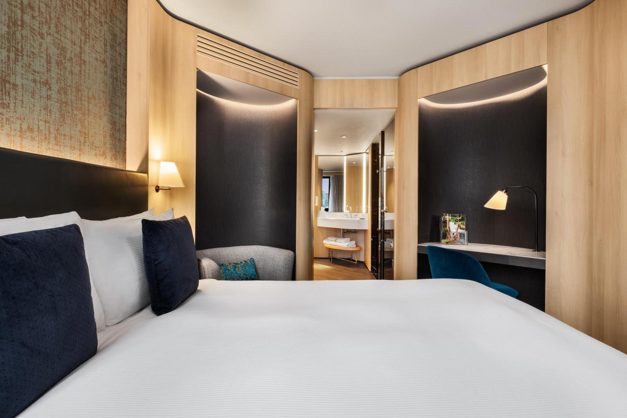 Superior Deluxe Queen Room