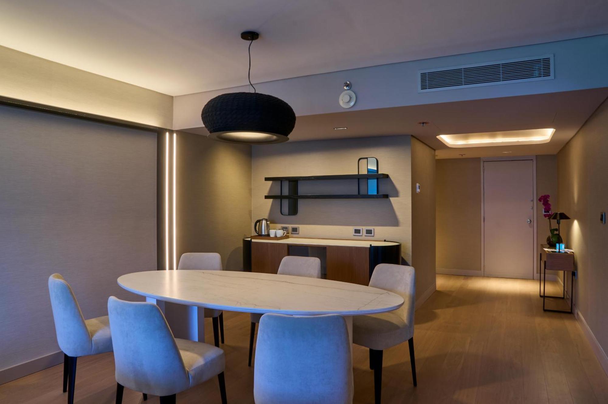Hoeksuite met 1 Slaapkamer en Kingsize Bed