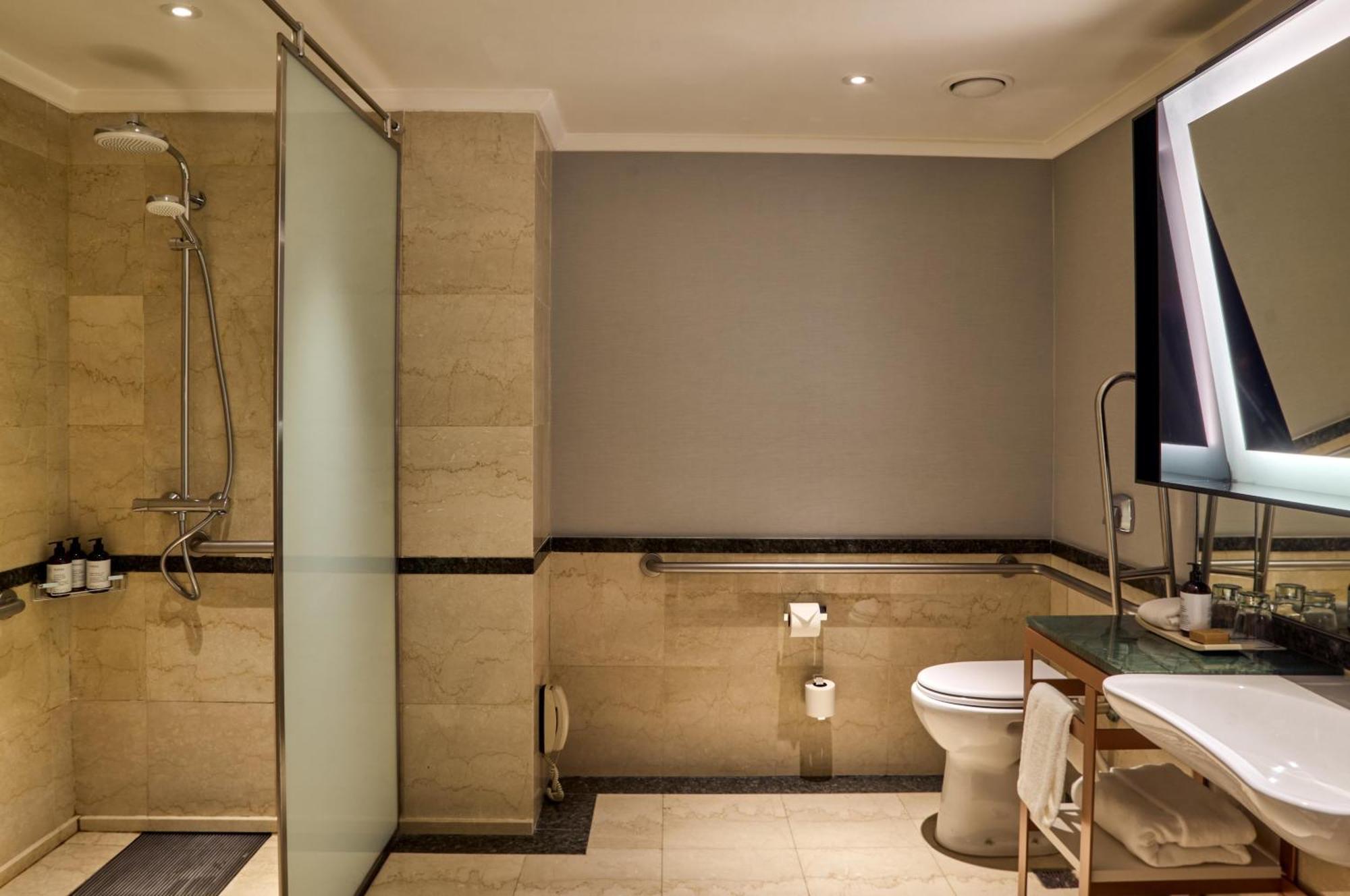 Deluxe King Room Mobility Accessible