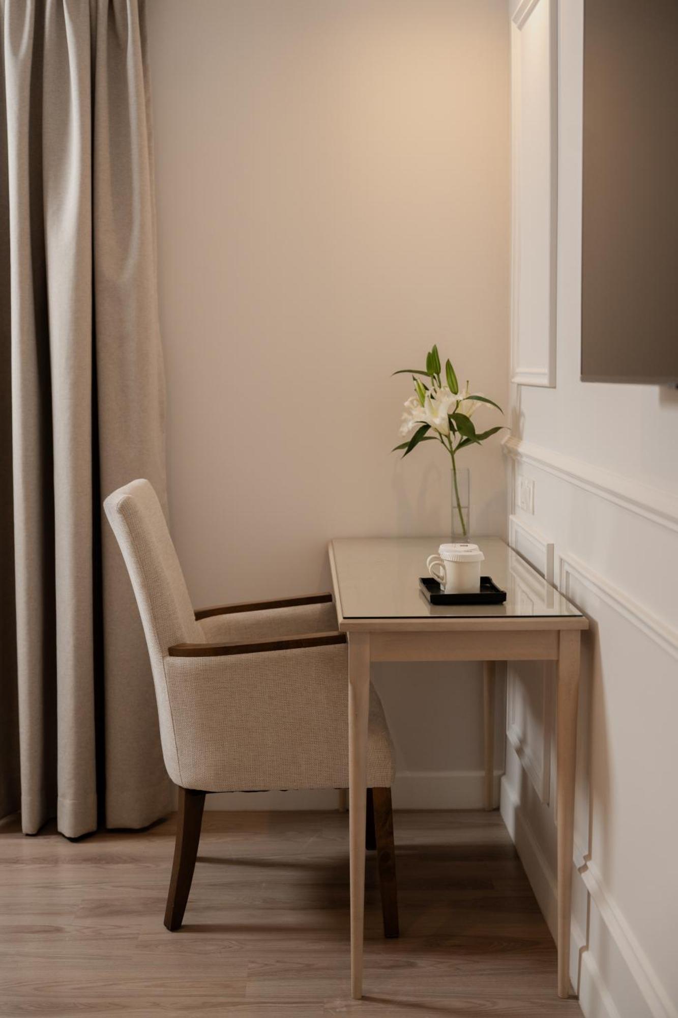 Deluxe Double Room,1758315221:JPEG