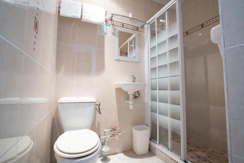 Triple Room,1758353572:JPEG