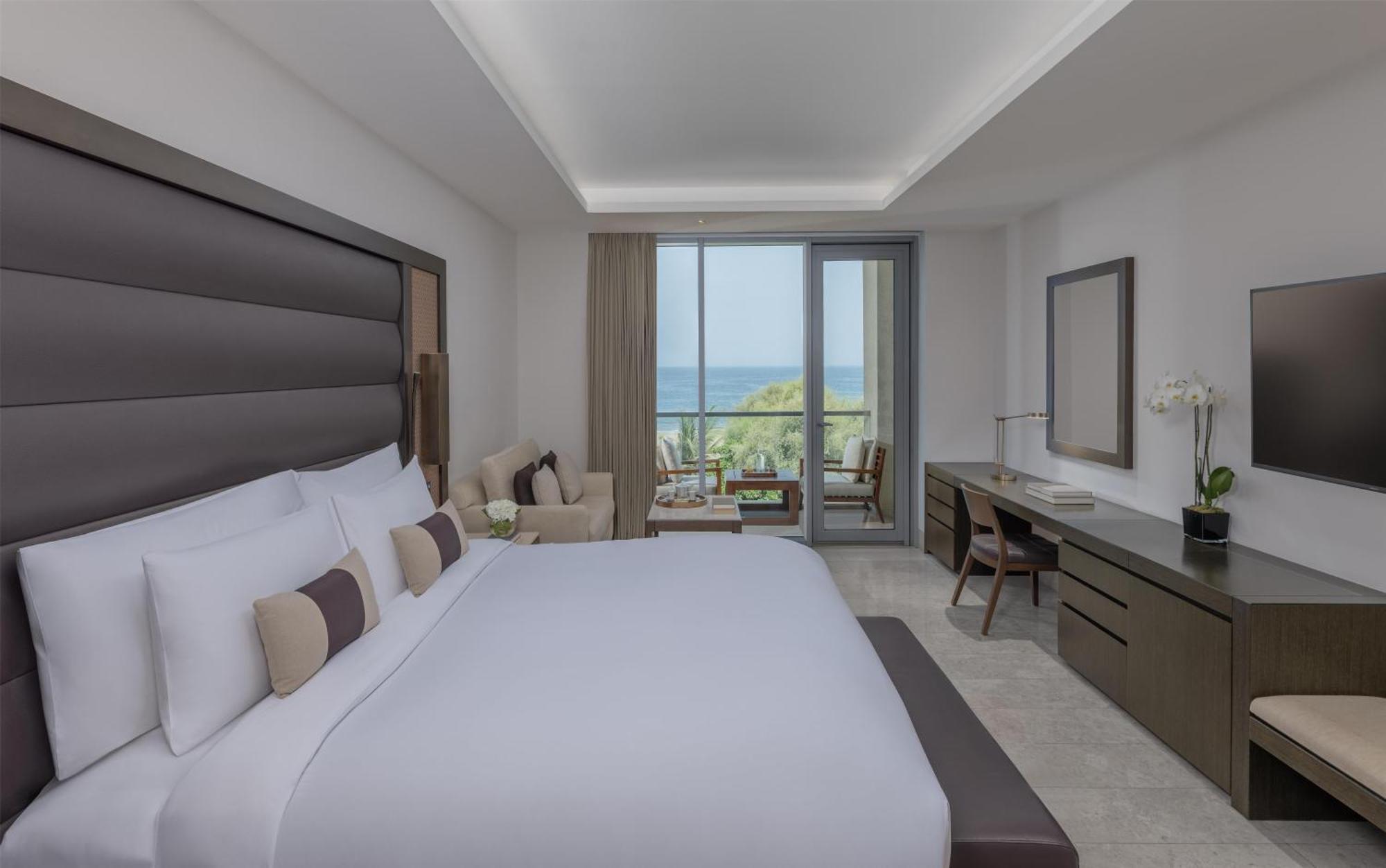 Deluxe Zimmer mit Kingsize-Bett und Meerblick