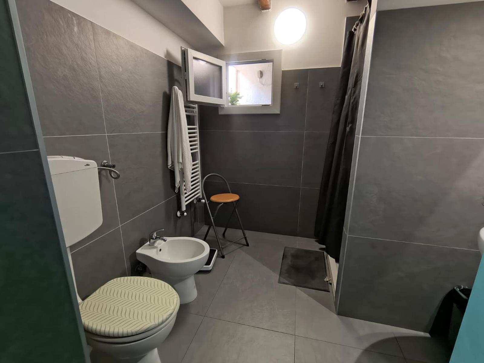 Single Bed 4-Bed Mixed Dormitory Room
