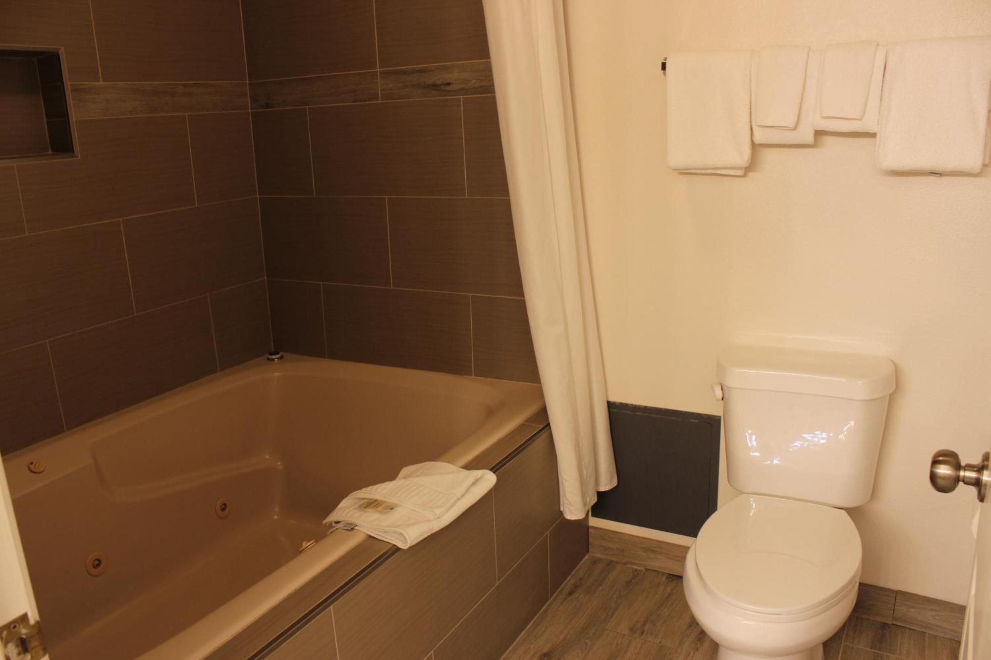 King Room Spa Bath