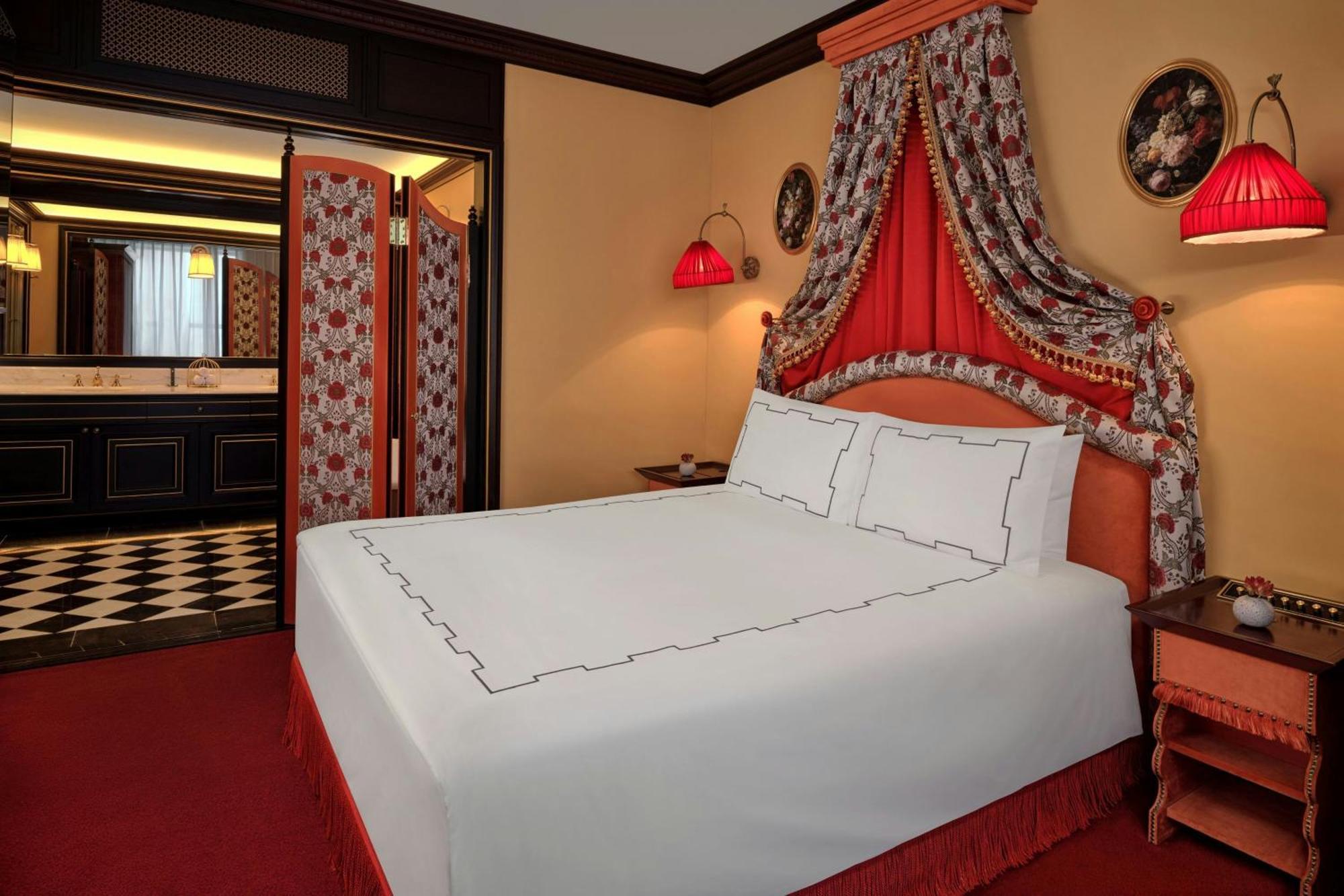 Amour King Room City View