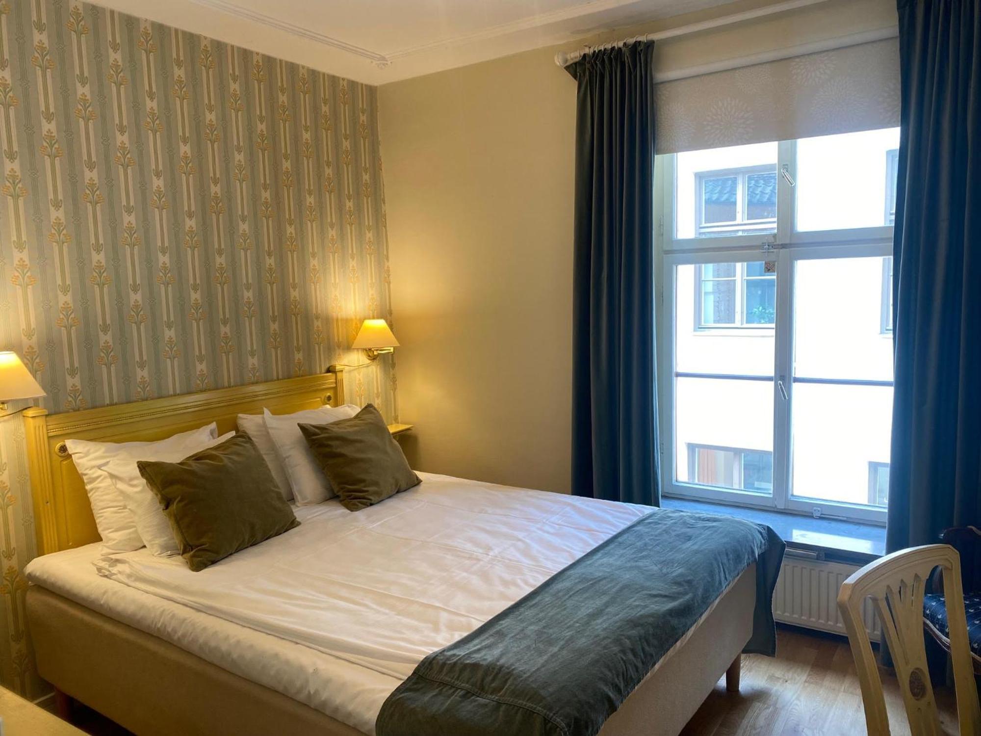 Small Double Room 140cm bed