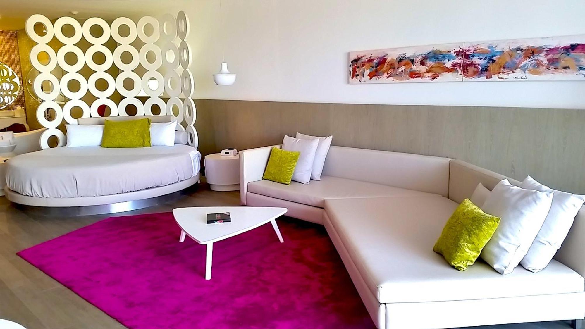 Honeymoon Suite Adults over 18 years old only