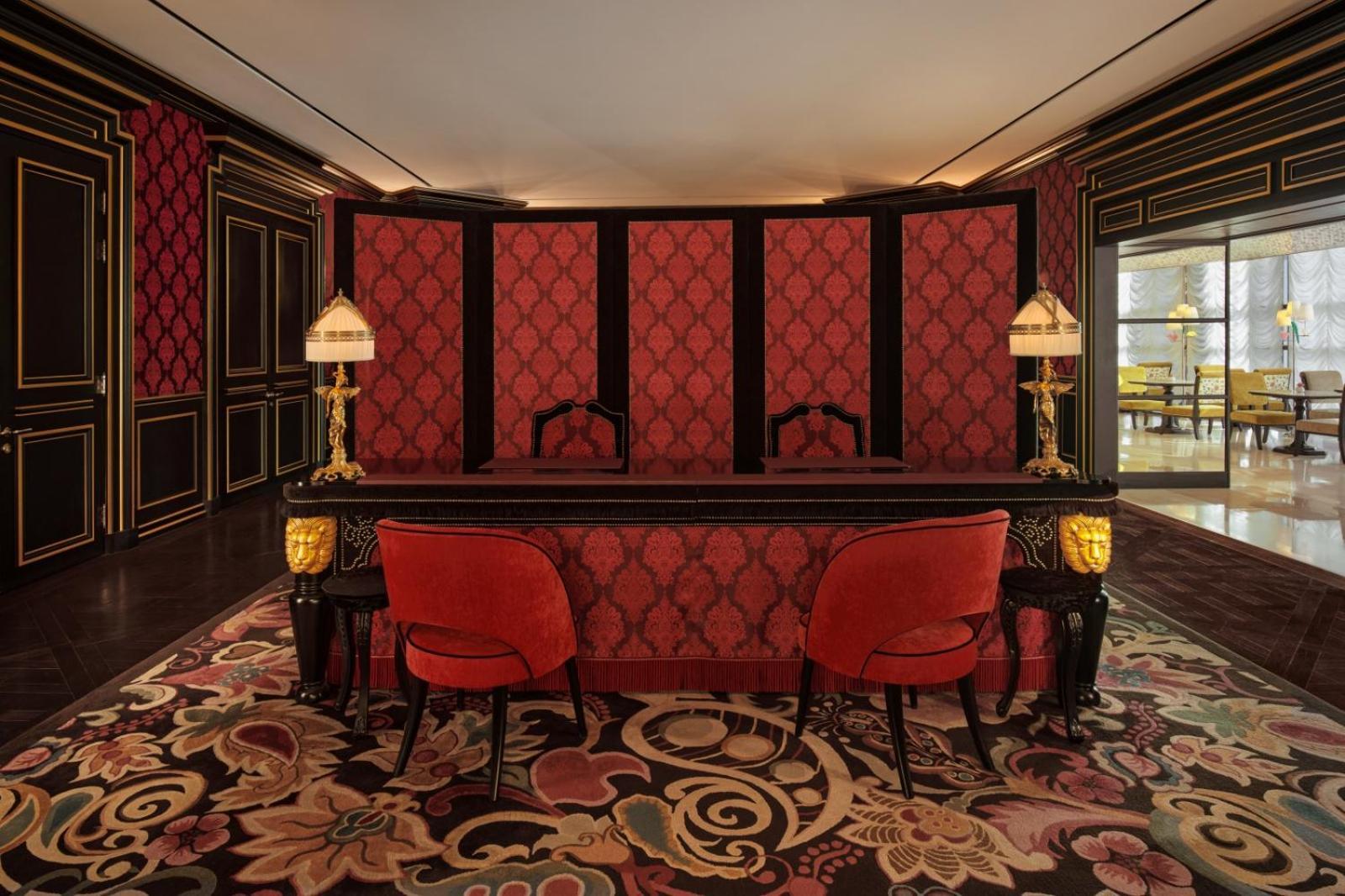 Corner Junior King Suite with City View, La Maison Boutique for 2