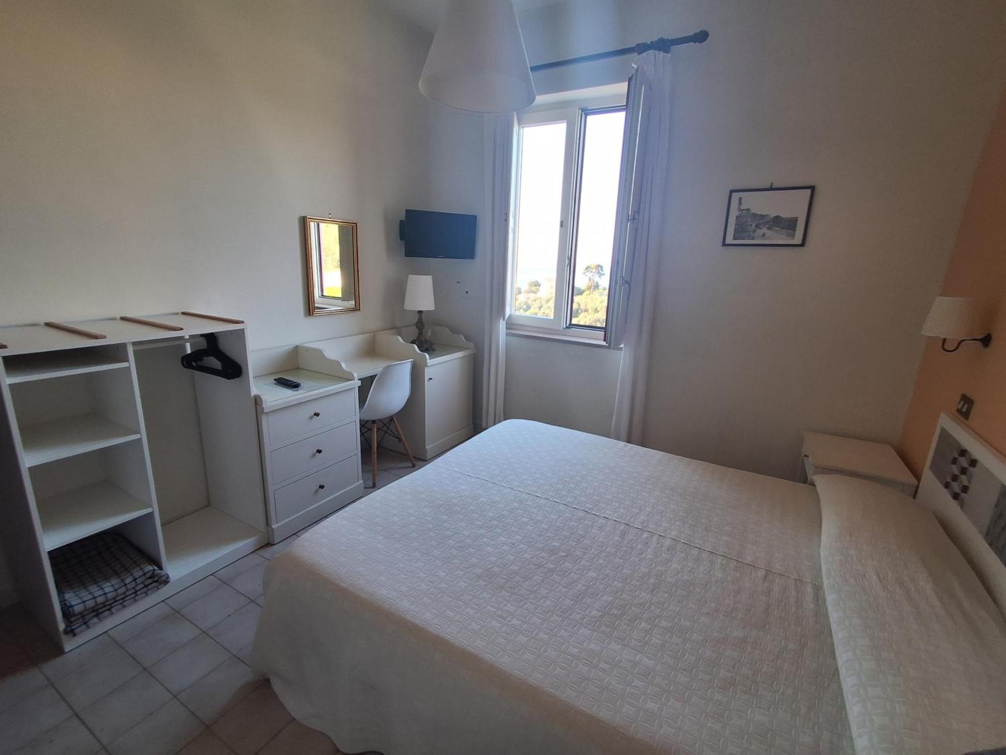 Double or Twin Room Sea View