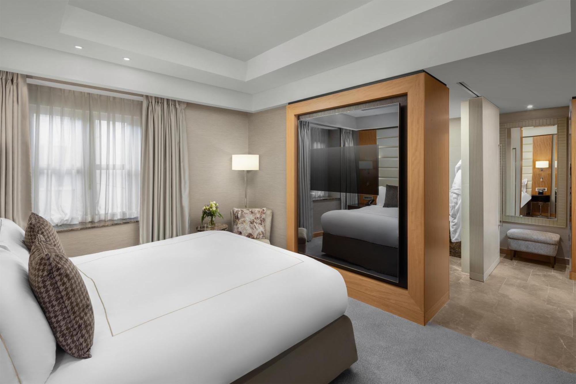 Superior King Room