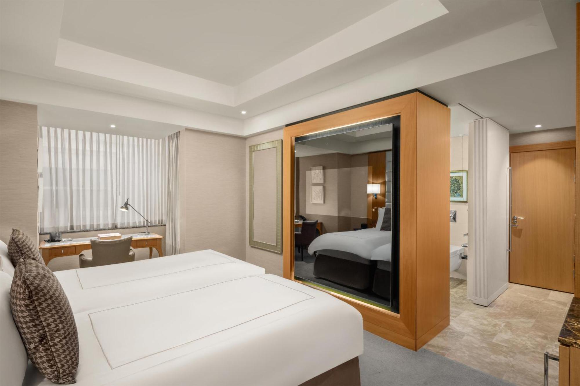 Superior Twin Room Mobility Access