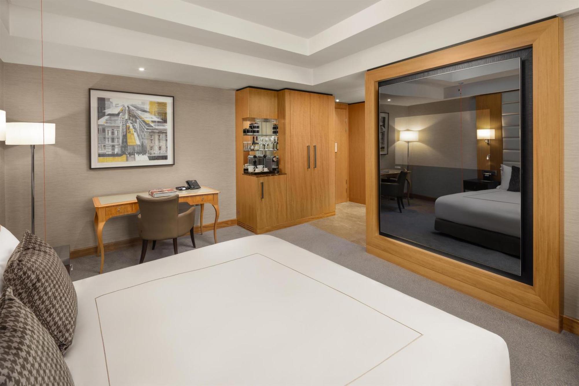 Superior King Room Disability Access