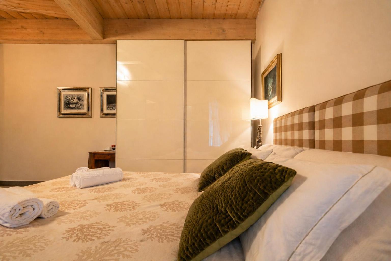 Deluxe Double Room Shower