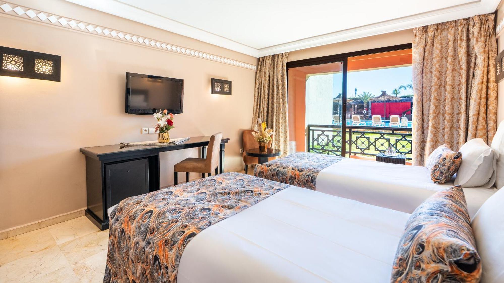 Double Room Pool View 2 adultes &1 enfant 12 ans,1765943172:JPEG
