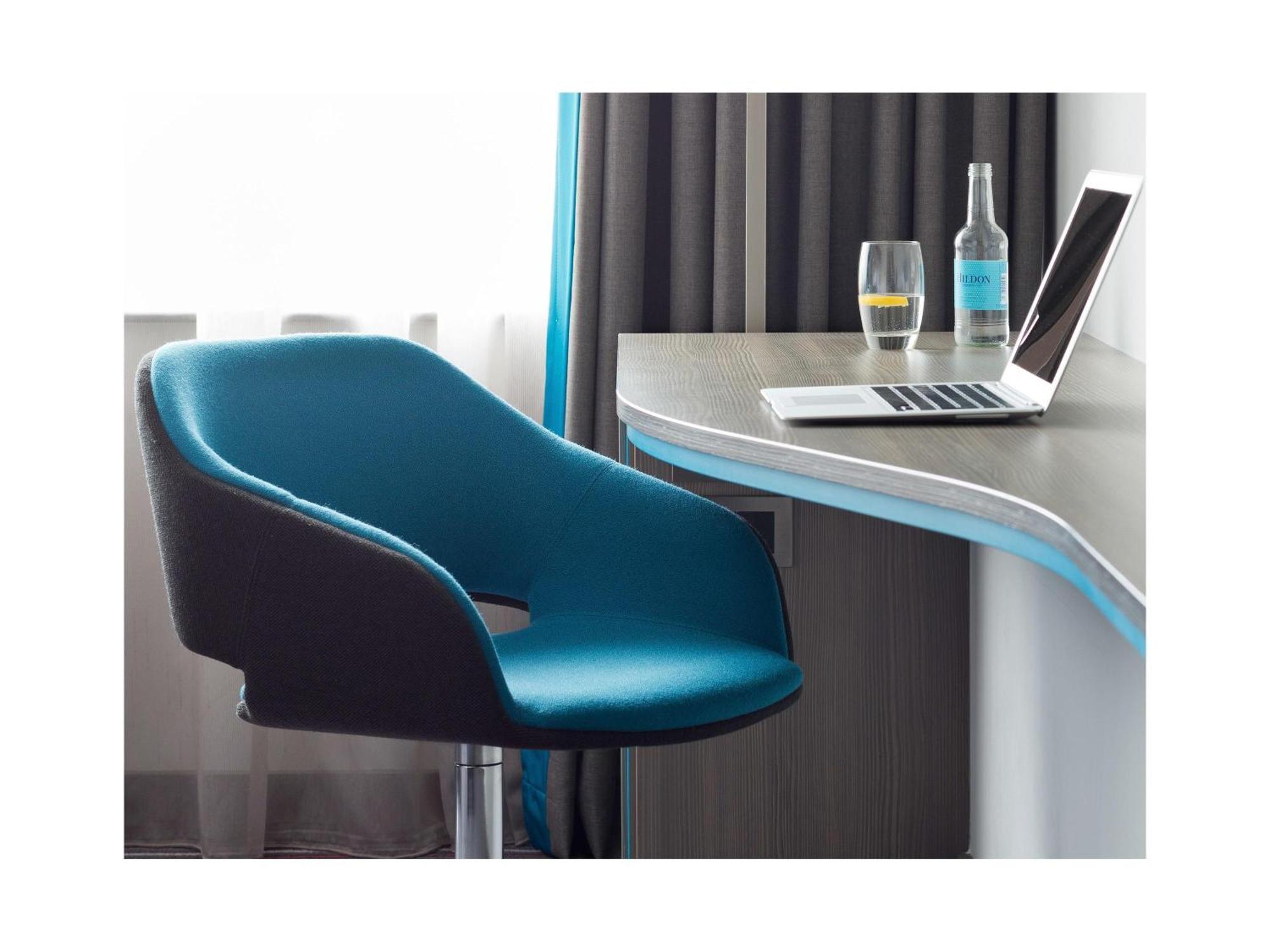 Superior King Room Sofa