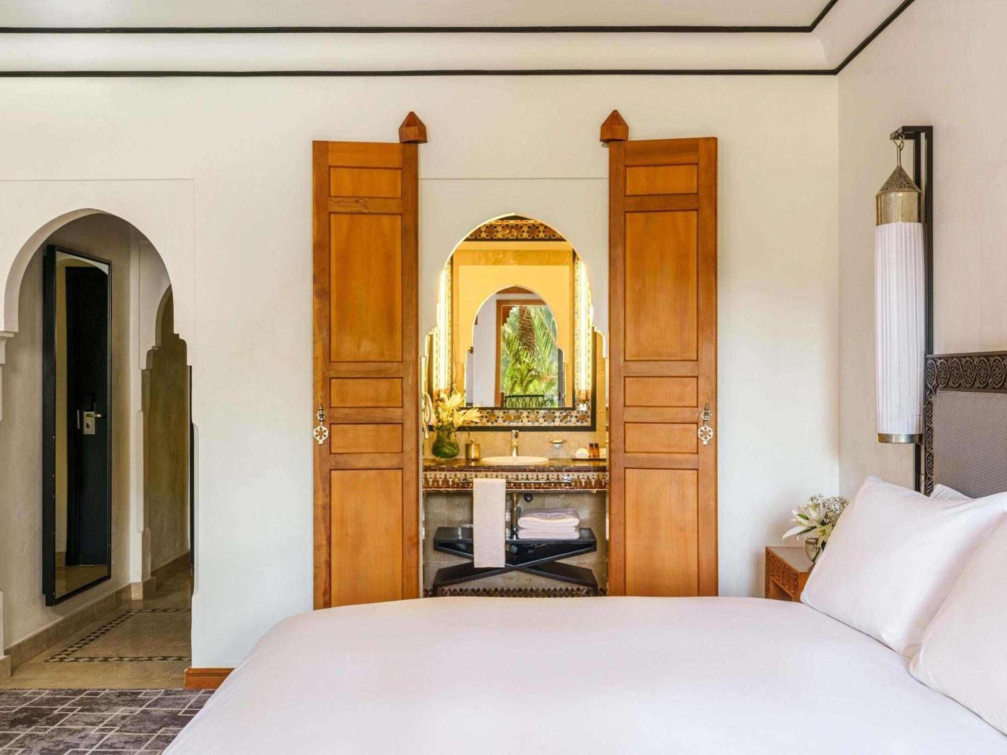 Superior King or Twin Room City View Balcony