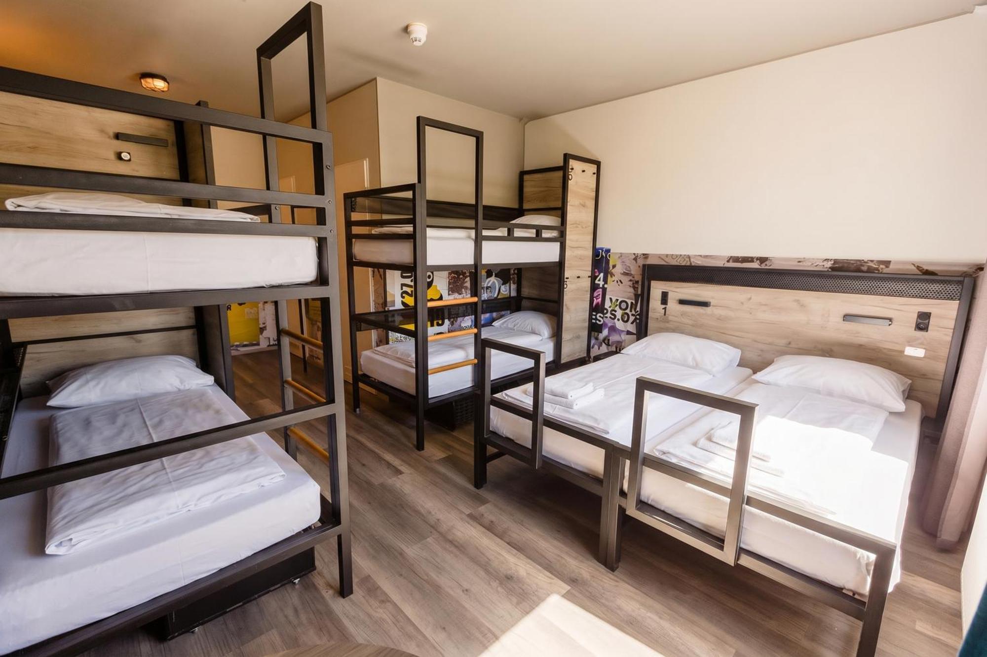 Etagenbett im Schlafsaal für Frauen