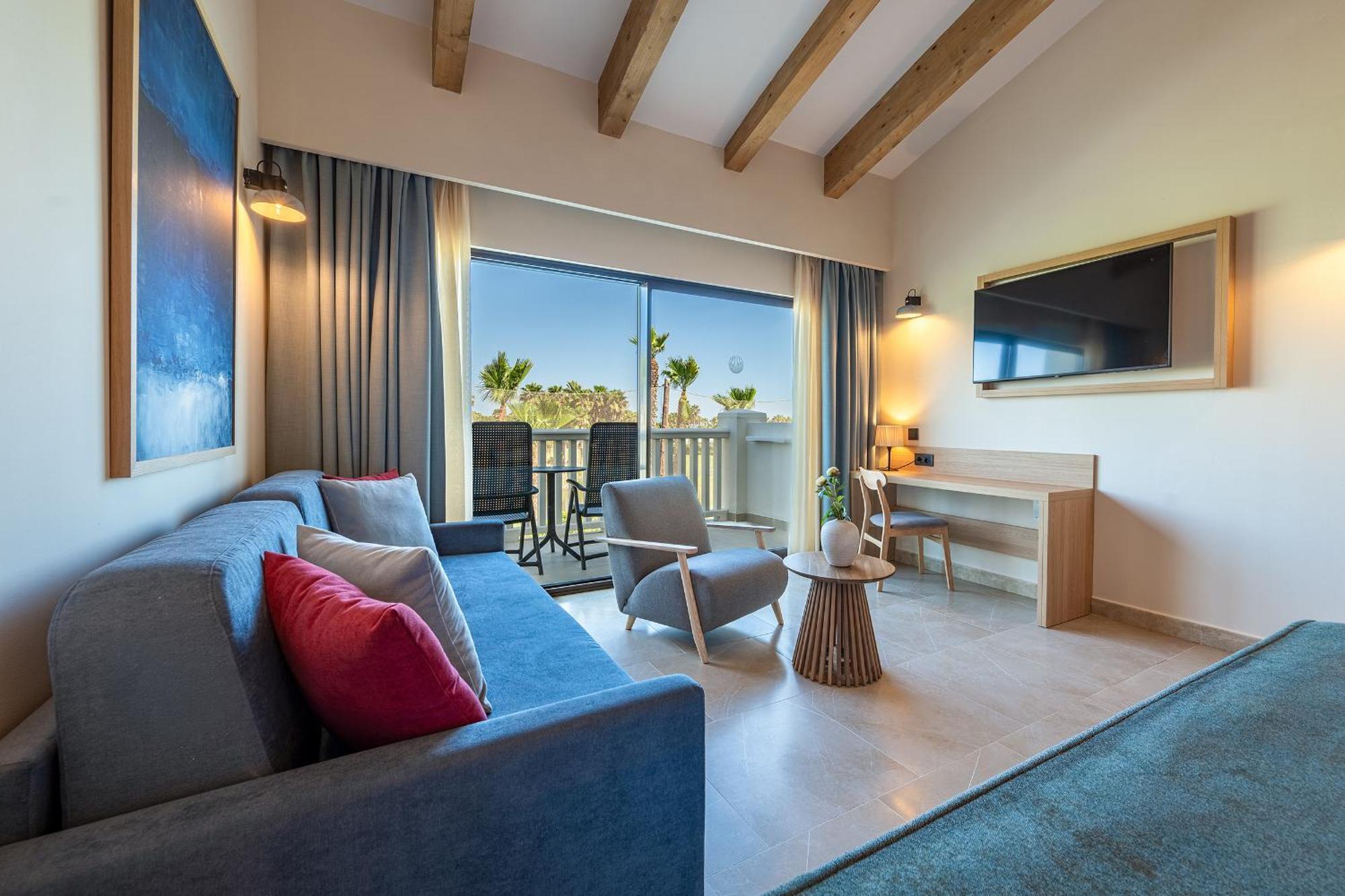 Impressive Superior Double Room Side Sea View