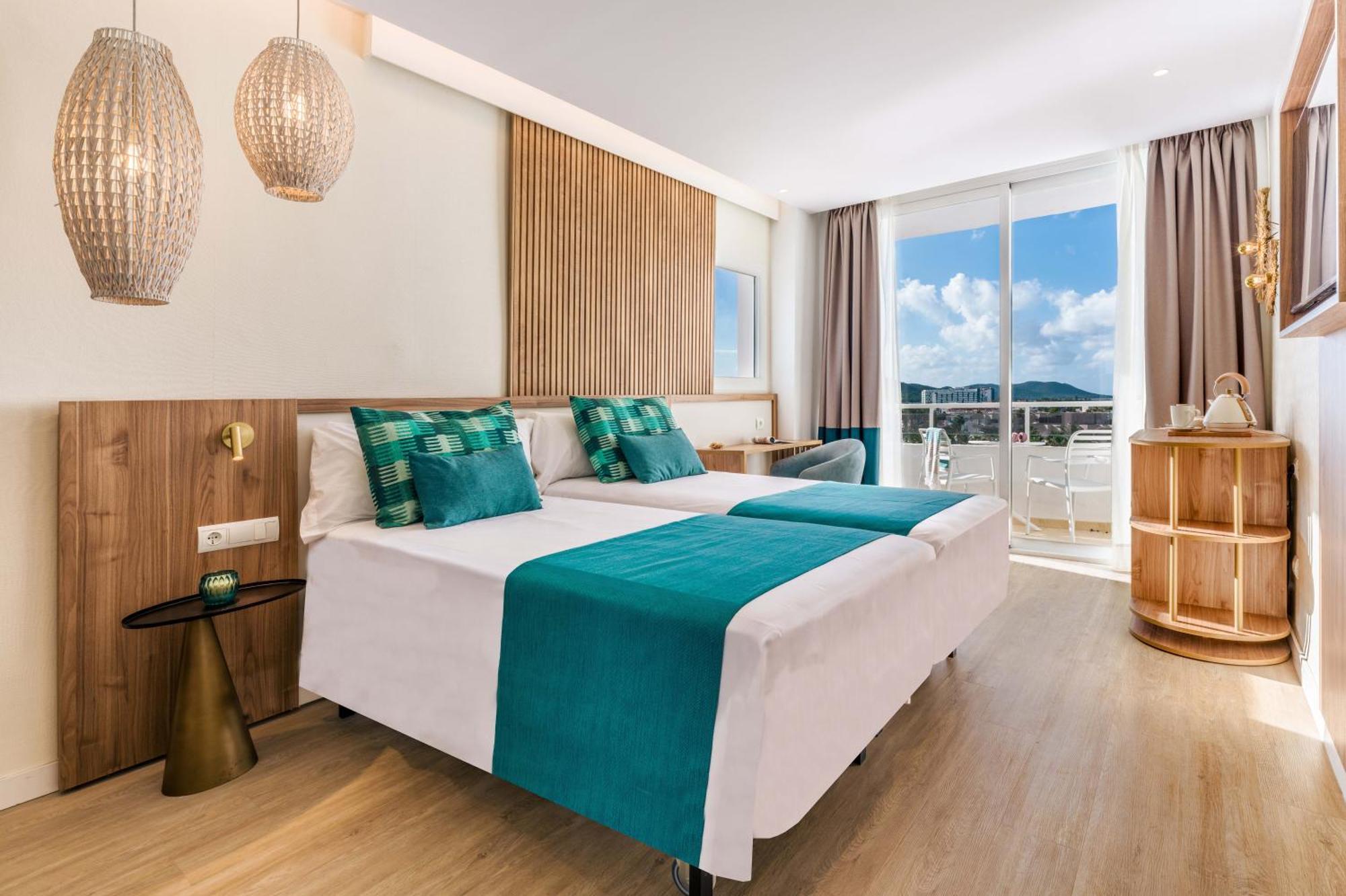 Superior Twin Room Sea View