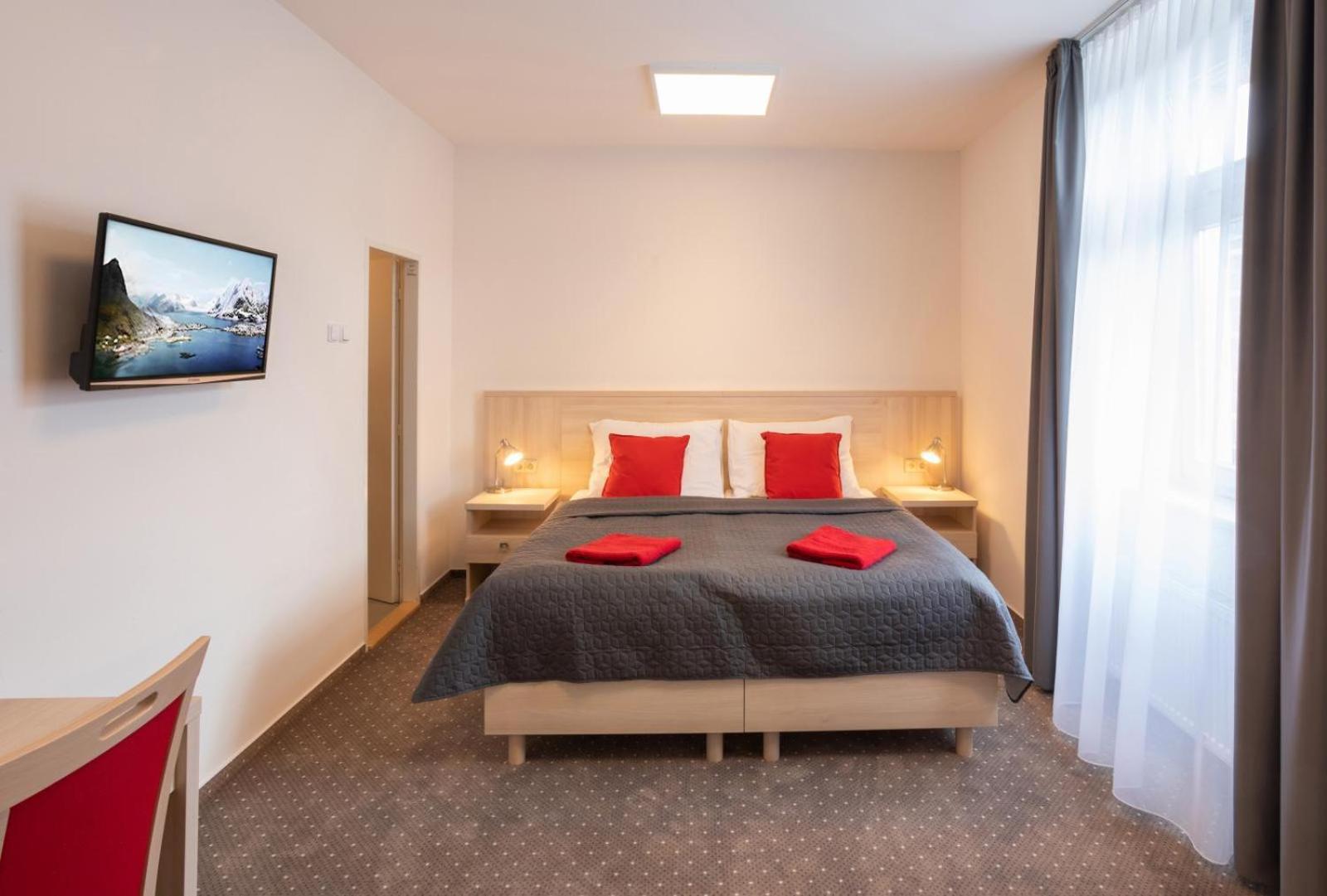 Double Room Private Bathroom