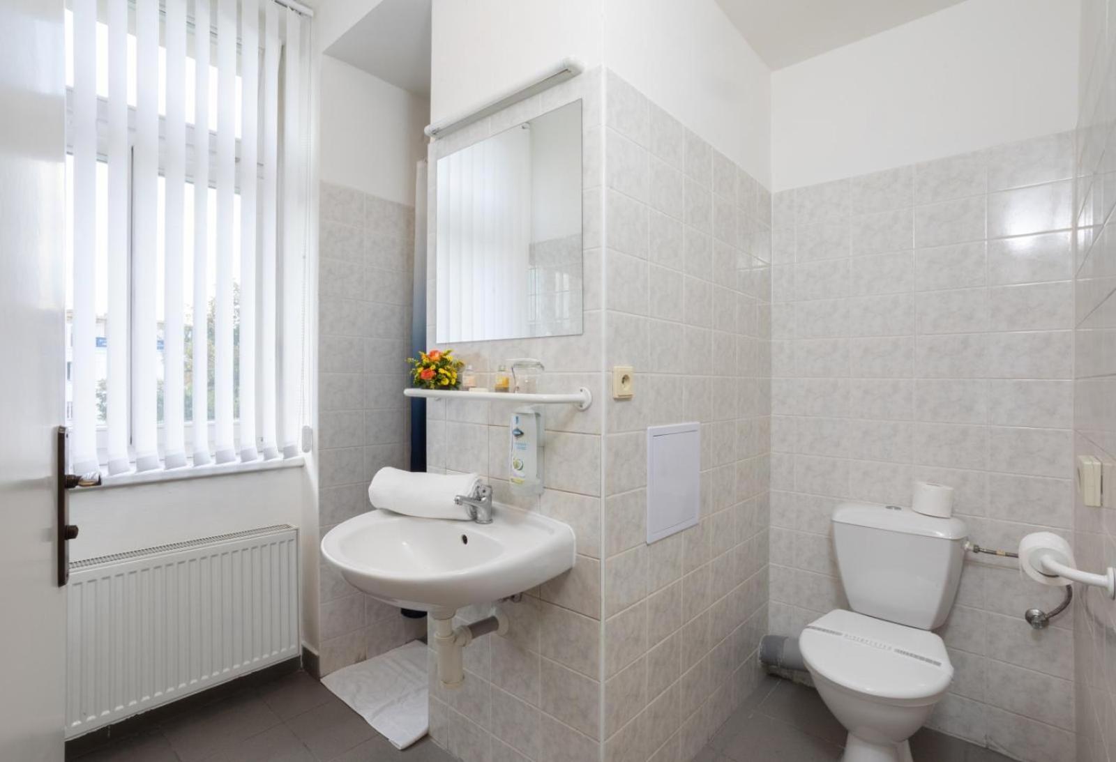 Twin Room Private Bathroom