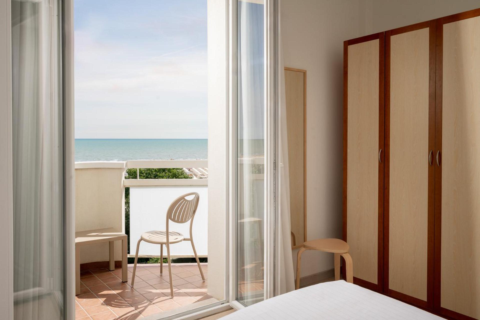 Double or Twin Room Sea View