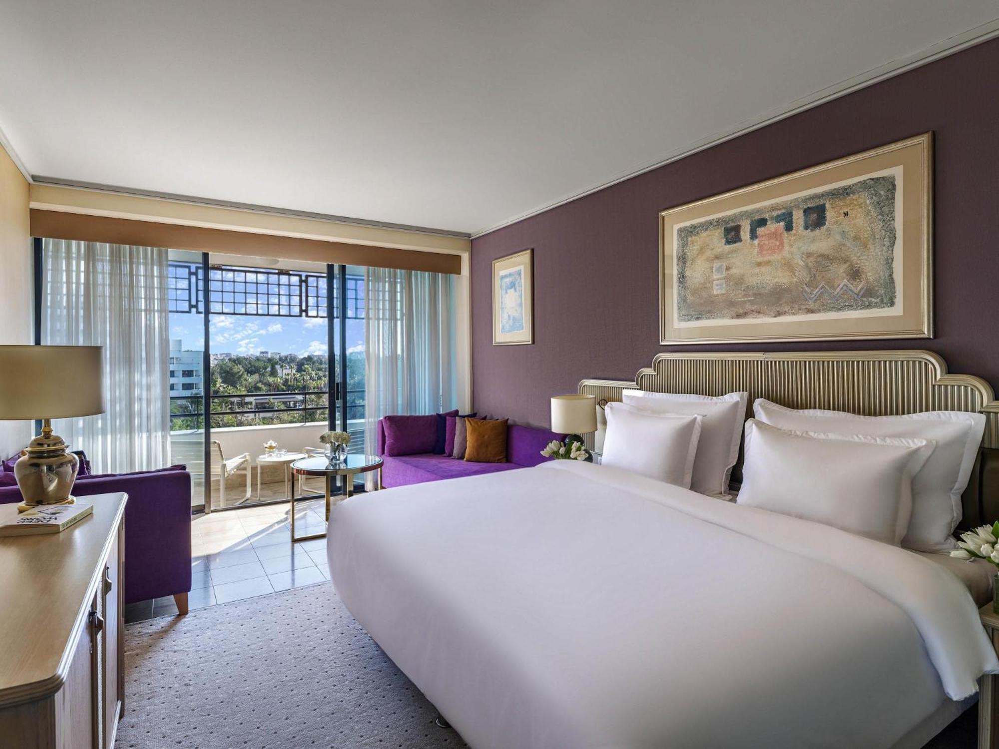 Standard King Room City View