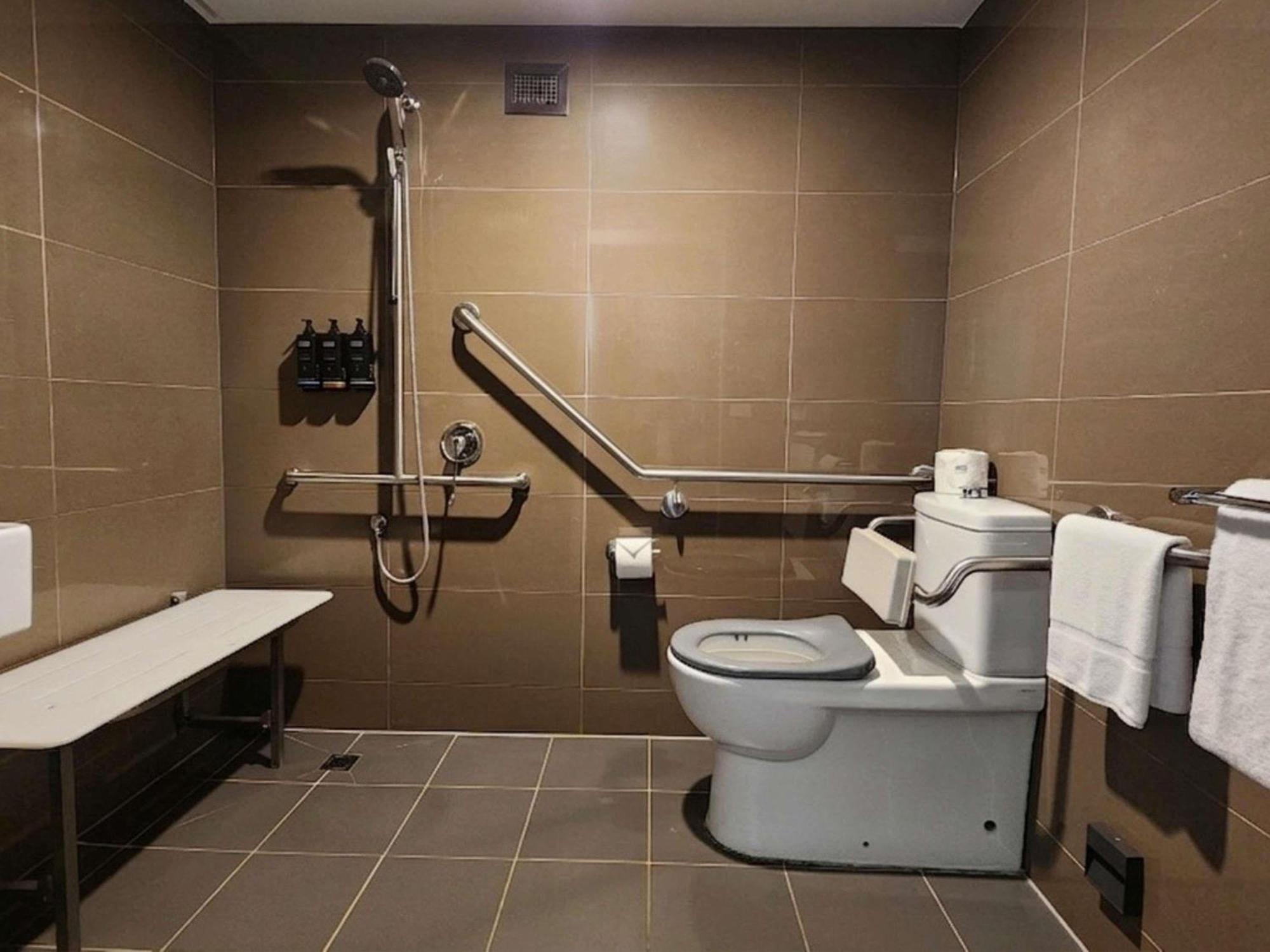 Superior King Room Accessible Bathroom