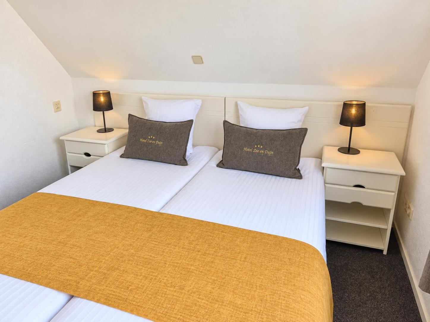Dreibettzimmer mit Badewanne