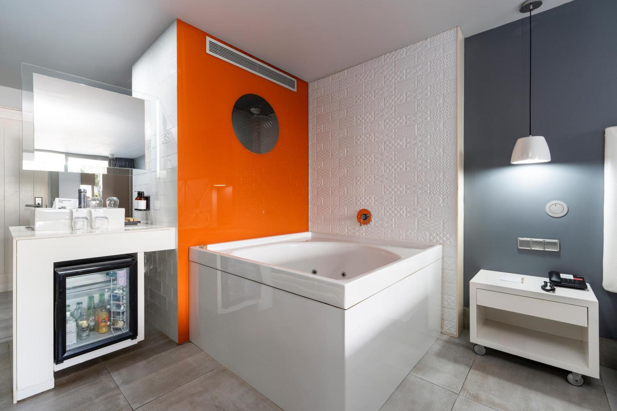 Deluxe Double or Twin Room Spa Bath