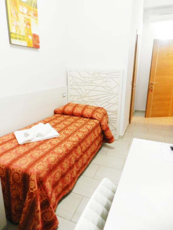 Single Room,709058398:JPEG