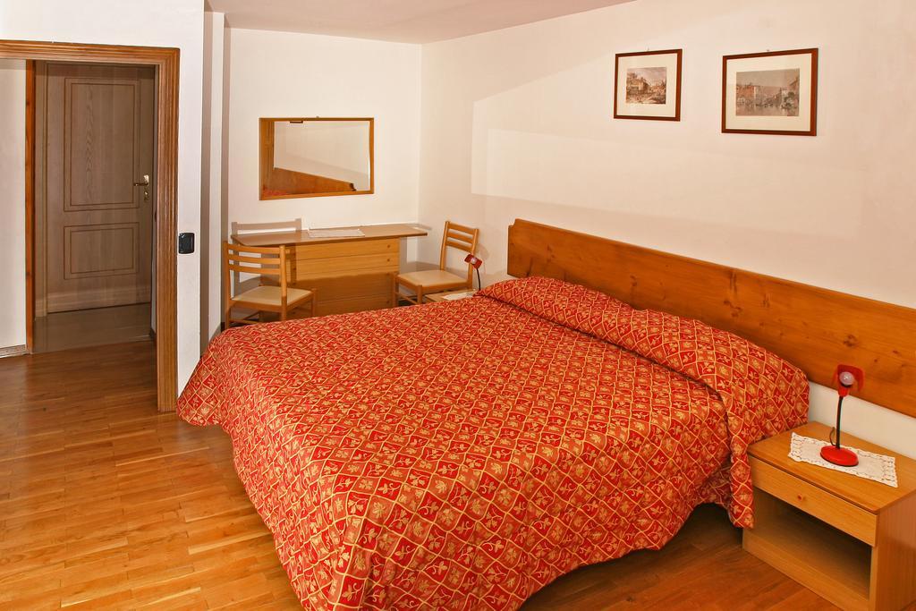 2 Camere Comunicanti