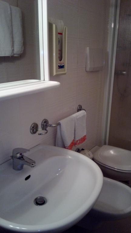 Double or Twin Room,631283124:JPEG