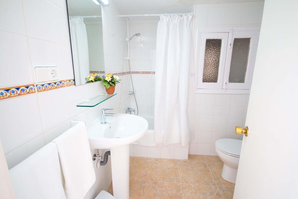 Triple Room with Balcony,377710300:JPEG