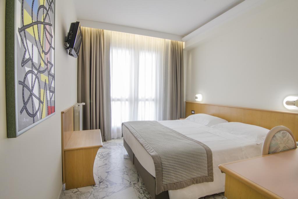 Double Room,395125194:JPEG
