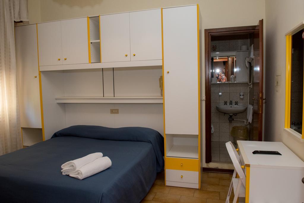 Double or Twin Room,407854530:JPEG