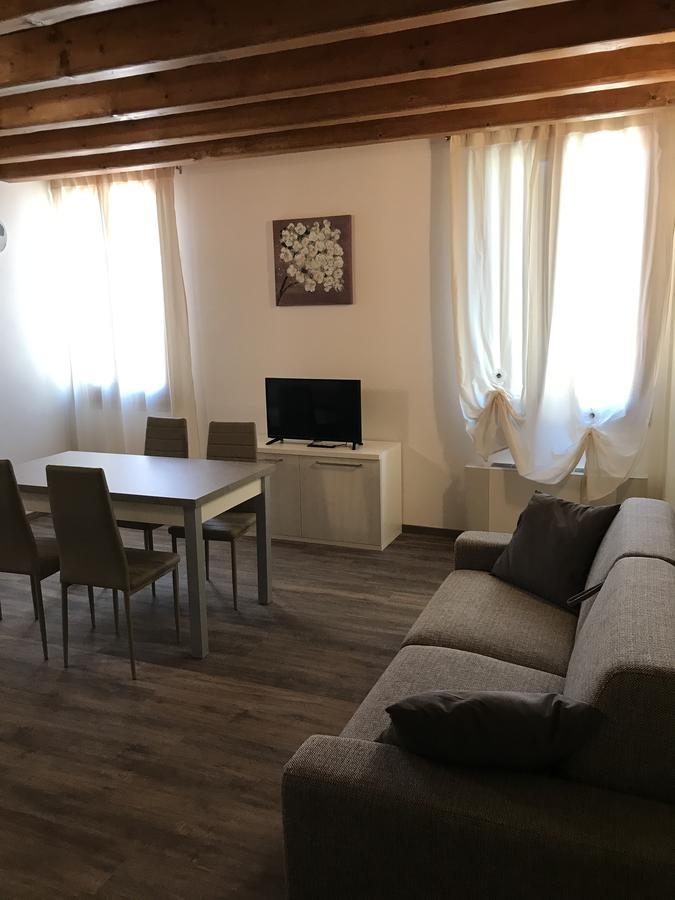 Apartment,529729677:JPEG