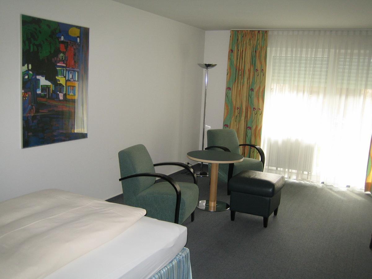 Single Room,566953953:JPEG
