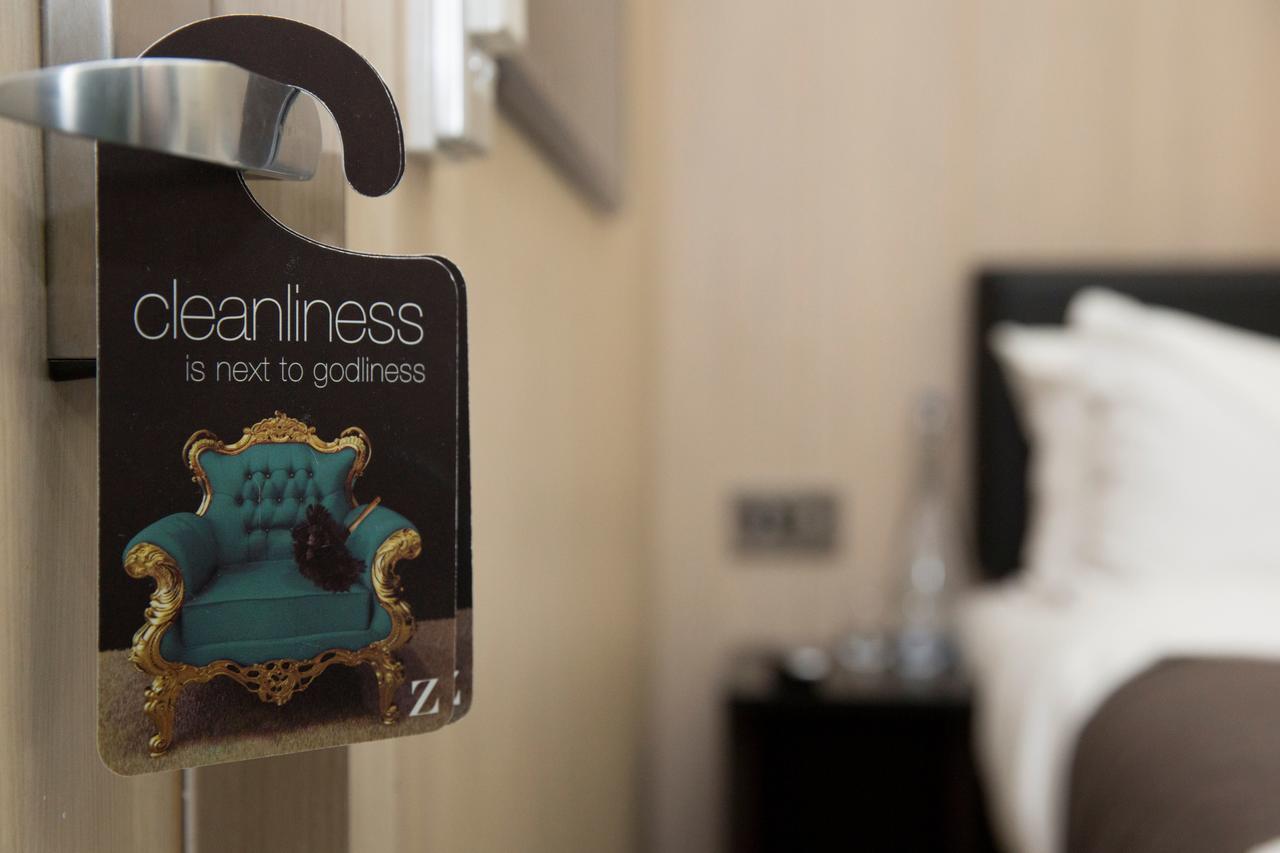Zimmer mit Queensize-Bett, ohne Fenster